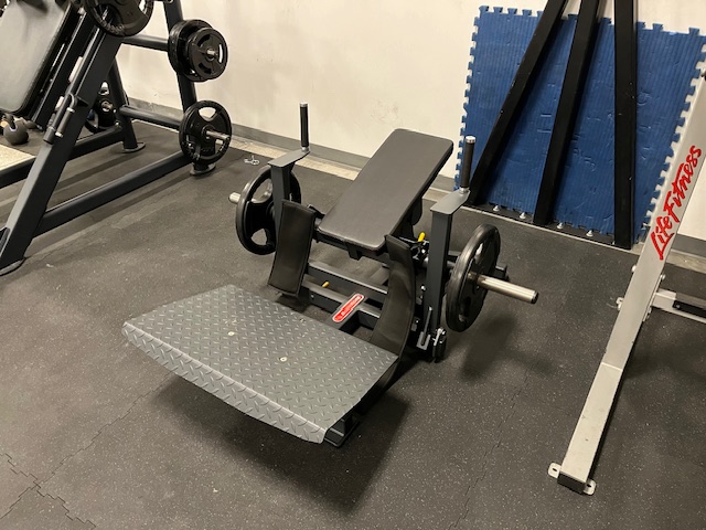 Hip thrust machine.